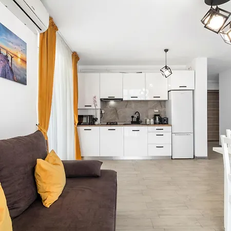 Apartment Azur 148 - Pool & Spa Beach Mamaia